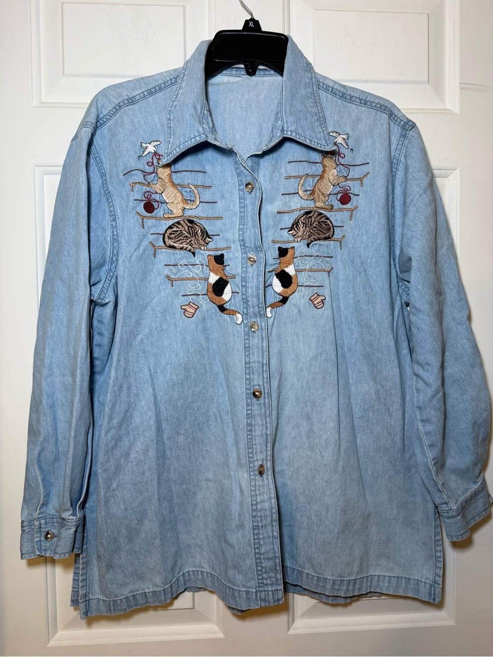 Passion Woman’s Denim LS Shirt Embroidered Cats MEDIUM? Collar Button Up Fun